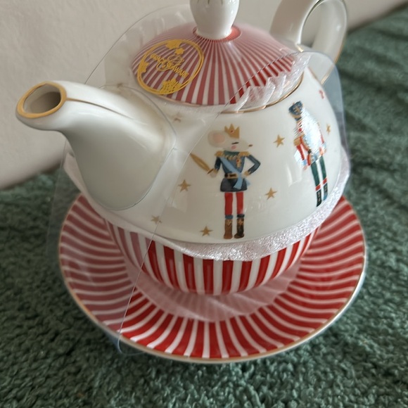 COPY - Grace Teaware Christmas Teapot Teacup Saucer Nutcracker Red NEW - Picture 3 of 6